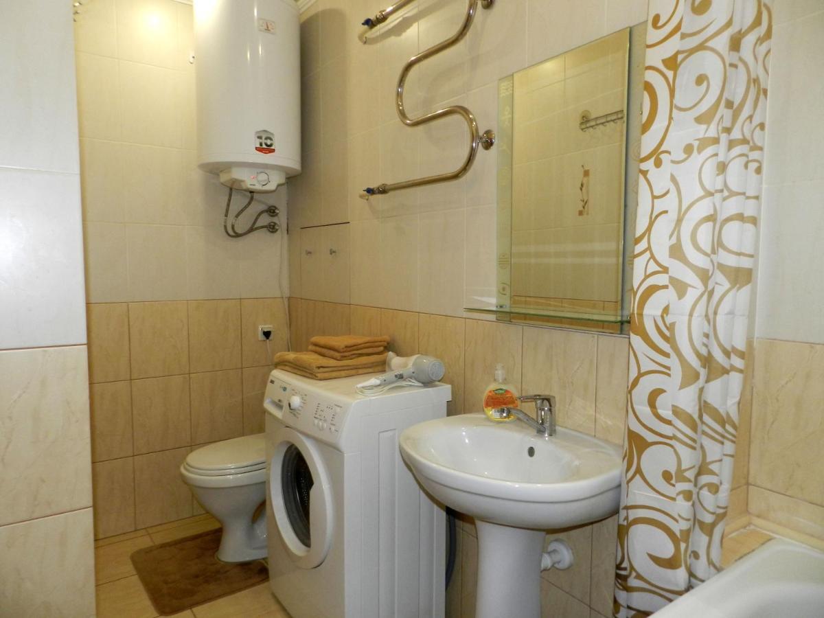 1-Room Luxury Apartment On Sobornyi Avenue 170-V, By Grandhome Zaporizhia Luaran gambar